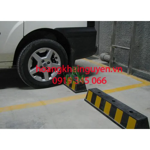Gờ cao su giảm tốc Huyện Bình Chánh – Giảm tốc bãi xe, nhà xưởng, lắp nhanh